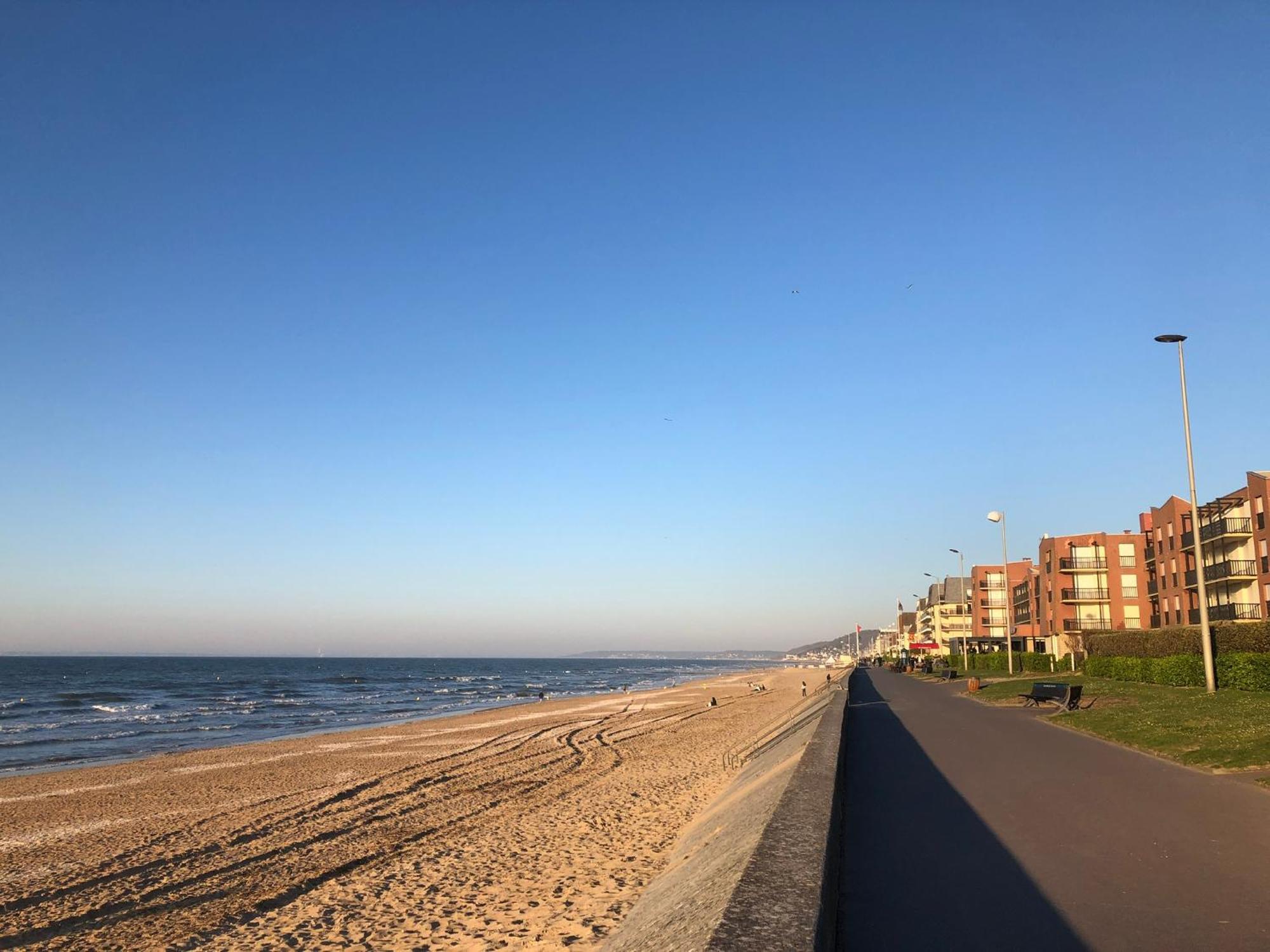 Le Petit Navire - Acces Direct Plage Cabourg Kültér fotó